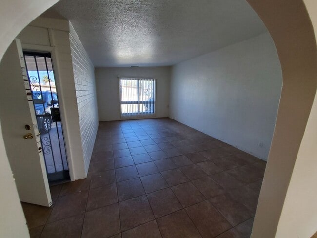 Building Photo - 4 bedrooms and 2 bathrooms with A/C.