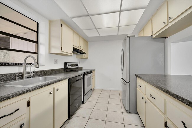 Building Photo - 8600 NW 34th Pl