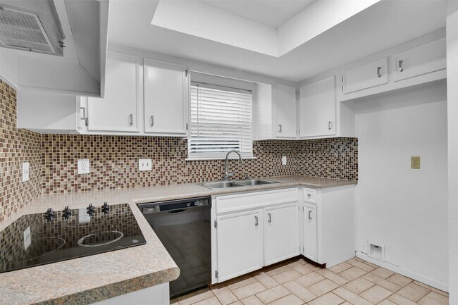 Building Photo - 11110 Sagecountry Dr