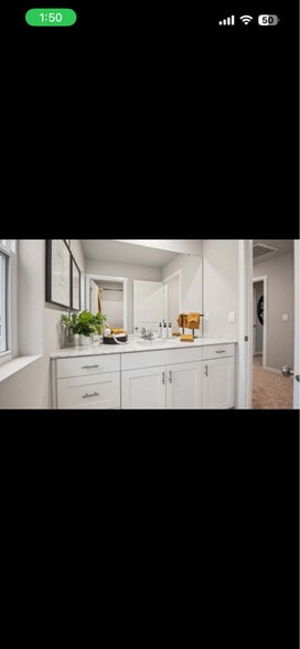 Building Photo - 219 17th Dr