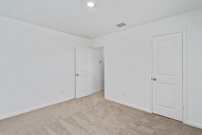 Building Photo - 3886 Trail de Paris