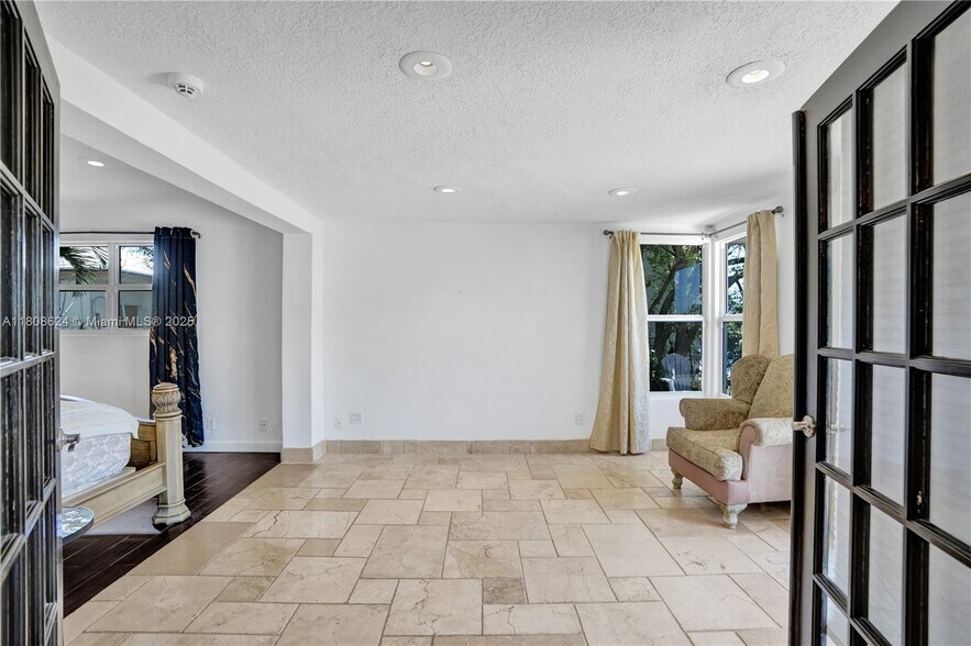 Building Photo - 3100 NE 56th Ct