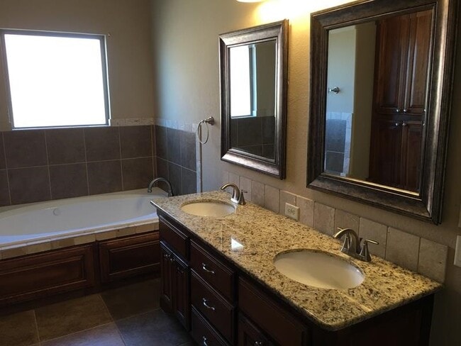 Building Photo - 1213 Red Rock Dr