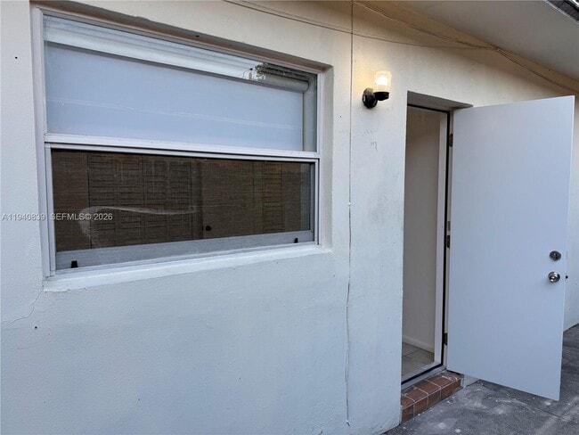 Building Photo - 212 NE 41st St