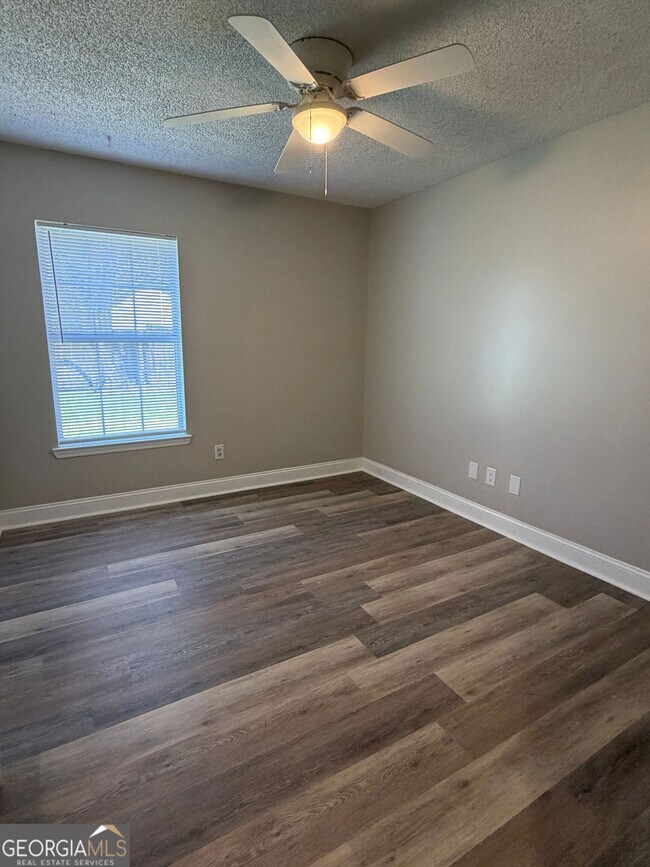 Building Photo - 102 Driftwood Ct