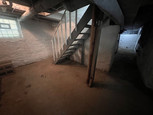 Building Photo - Carnegie - 1 Bedroom 1 Bathroom - Updated ...