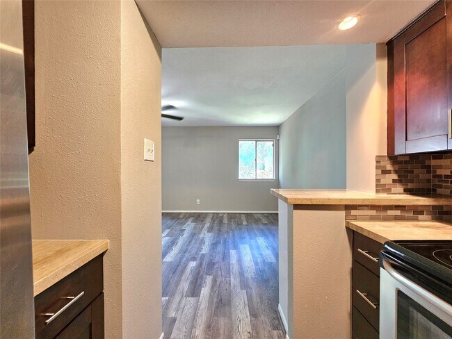 Building Photo - 909 Silber Rd