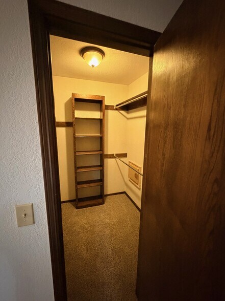 Building Photo - 1820 Windhill Ave