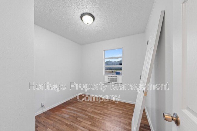 Building Photo - 511 Pecan Valley Dr