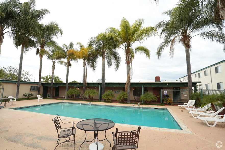 Primary Photo - Foothill Courtyards