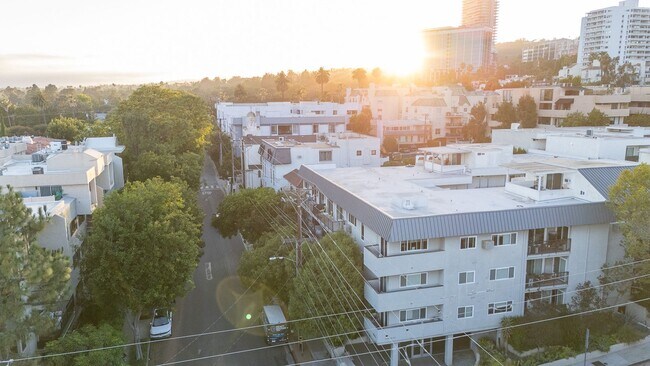 Building Photo - Fully remodeled 2BR/2BA Condo in prime West Hollywood!