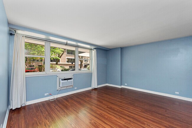 Building Photo - 2300 N Commonwealth Ave