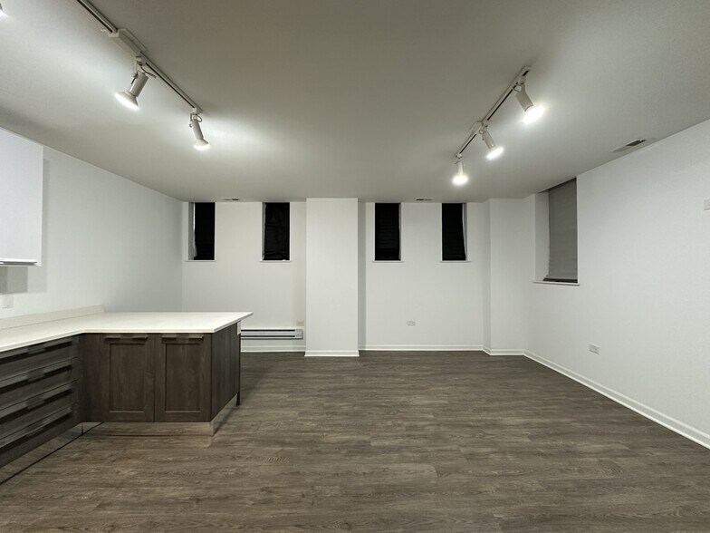 Building Photo - 940 W Winona St