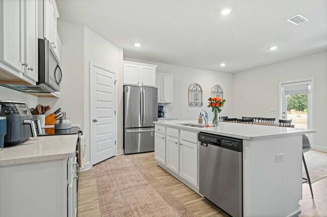 Building Photo - Modern Comfort Meets Scenic Serenity – 4 B...