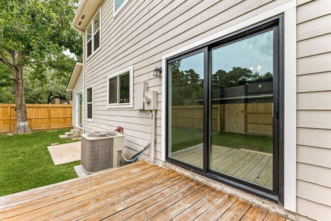 Building Photo - 90 W High Oaks Cir