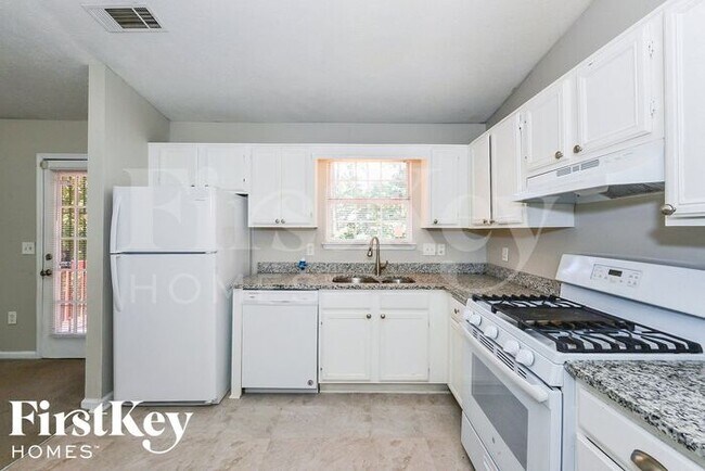 Building Photo - 5598 Emerald Glen