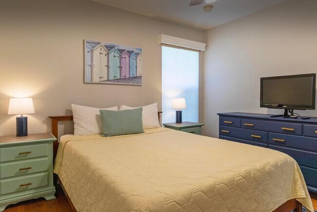 Building Photo - 5340 4th St