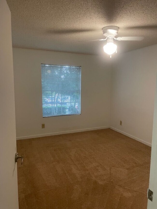 Building Photo - One bedroom condominium