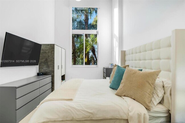 Building Photo - 2775 NE 187th St