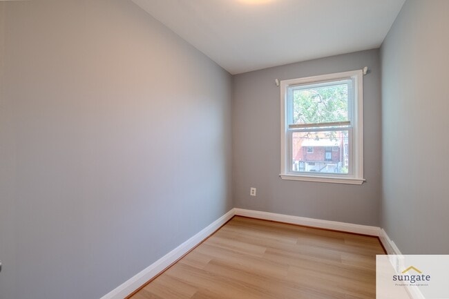 Building Photo - 1704 Redwood Ave