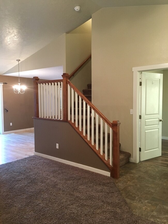 Building Photo - Perfect 4 bed 2.5 ba home in the desirable...