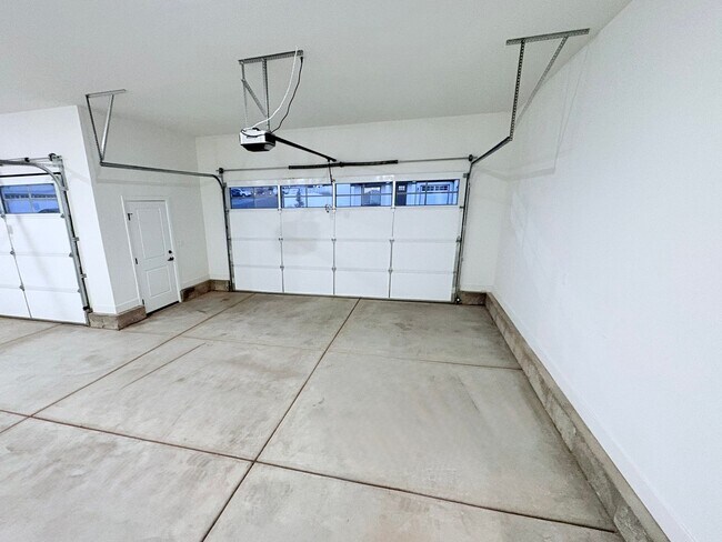 Building Photo - FREE: WiFi, Lawn care and Water softener!!