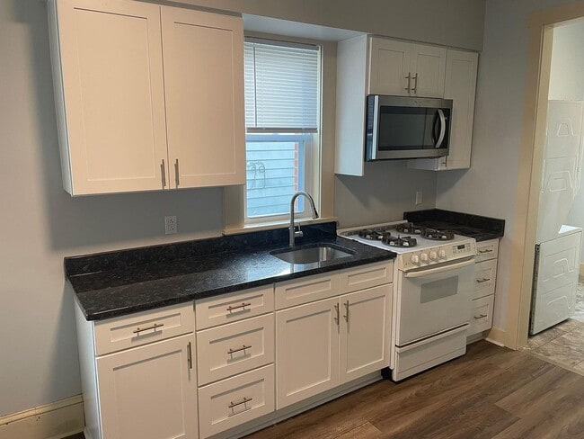 Building Photo - 146 E Main St