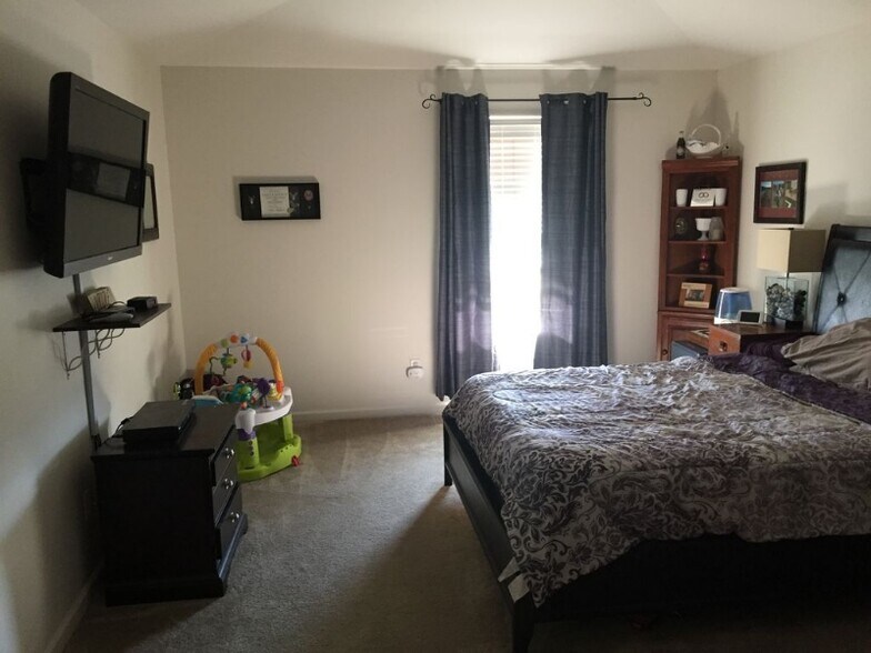 Building Photo - 2604 Riversedge Dr