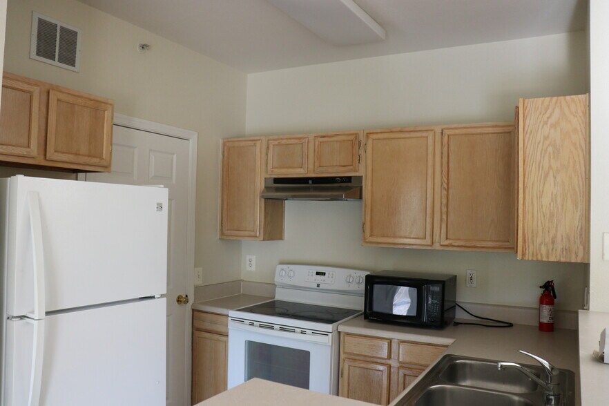 Kitchen - 1570 Spring Gate Dr