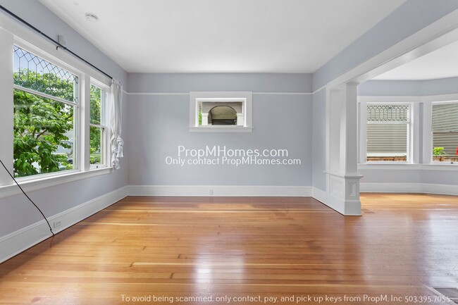 Building Photo - Ground Level Two Bedroom Duplex In The Heart Of NE Portland!