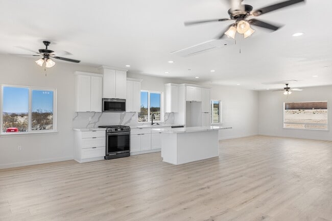 Building Photo - 10201 Crest Rd