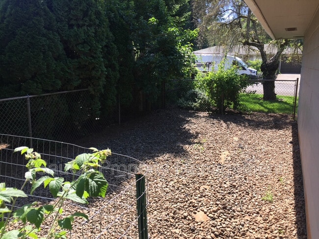 Building Photo - 22120 S Leslie Ave