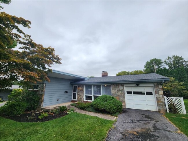 Primary Photo - 1618 Stanford Rd