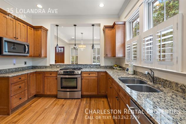 Building Photo - 35 Lolandra Ave