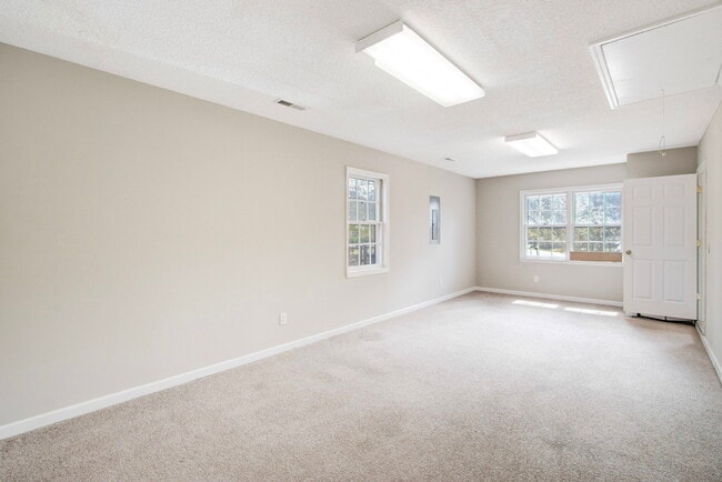 Building Photo - 1860 Piper Dr