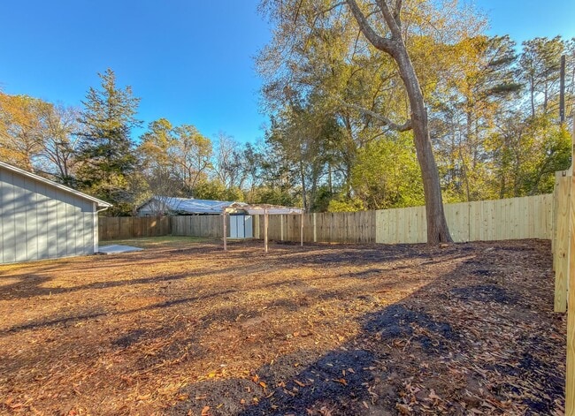 Building Photo - LOVELY & Modern NW 2/1 w/ New Flooring & Huge Privacy Fenced Yard that Inc Lawn Maintenance! Avai...