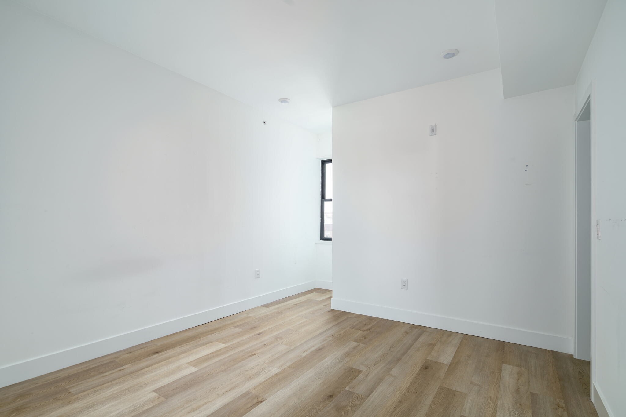 Building Photo - 930 N 2nd St