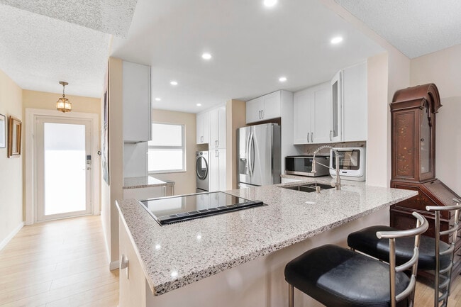 Building Photo - 27 Abbey Ln