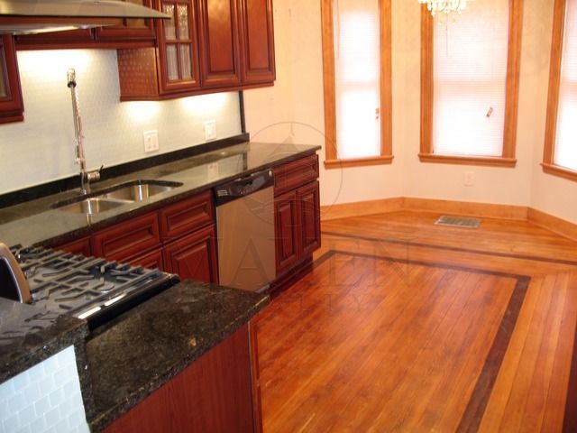 Primary Photo - 32 Holyoke Rd