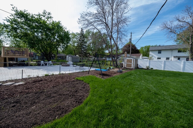 Building Photo - 257 Elm Dr