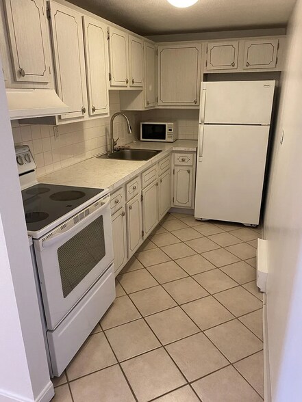 Building Photo - 179 Presidents Ln