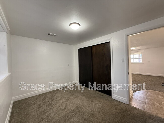 Building Photo - 1149 E 58th Ave
