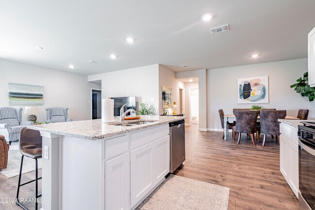 Building Photo - 407 Broussard Hl Dr