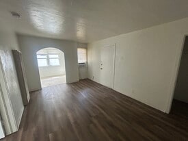 Building Photo - 1340 N Linden Ave