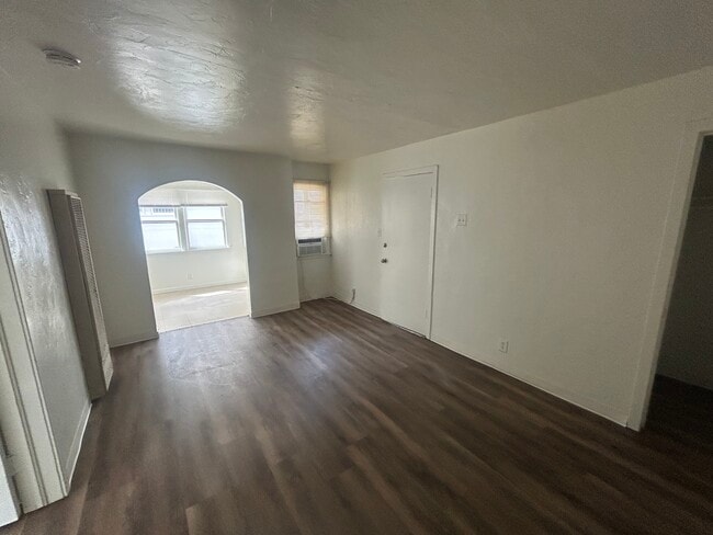 Building Photo - 1340 N Linden Ave