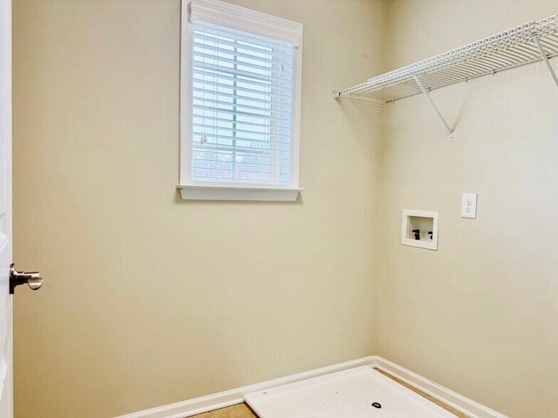 Laundry - 3408 Schooner Dr