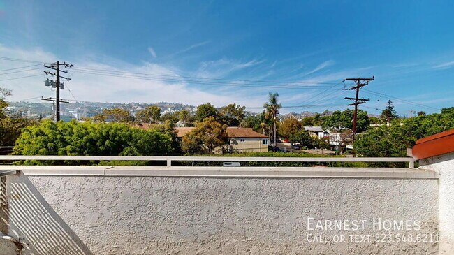 Building Photo - 849 N Sweetzer Ave