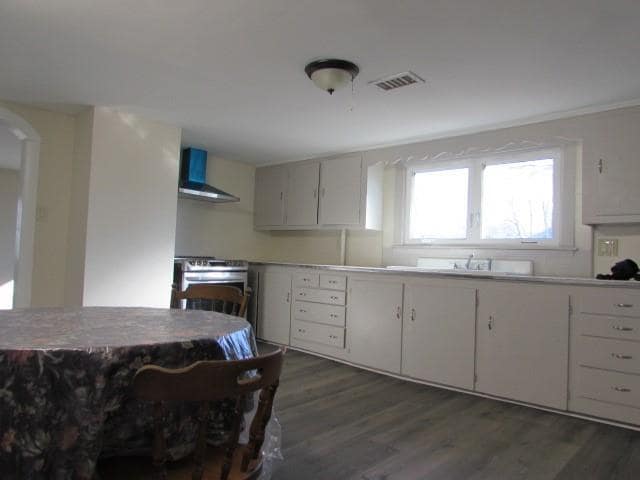 Building Photo - 21 Forest Ave