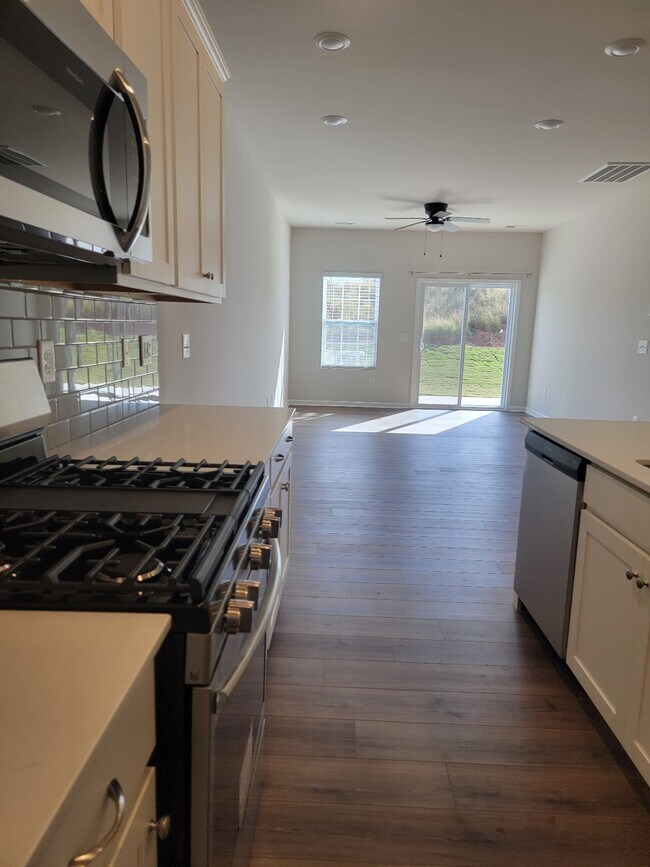 Building Photo - 44 Fernhill Ln
