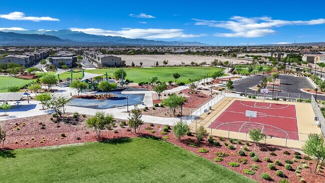 Building Photo - Gorgeous 5 Bedroom home!